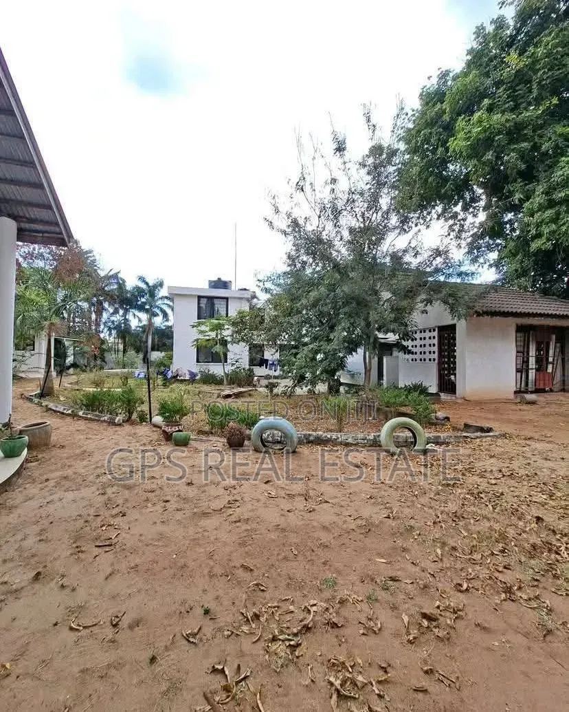 9bdrm House in Kawe Beach, Kinondoni for sale