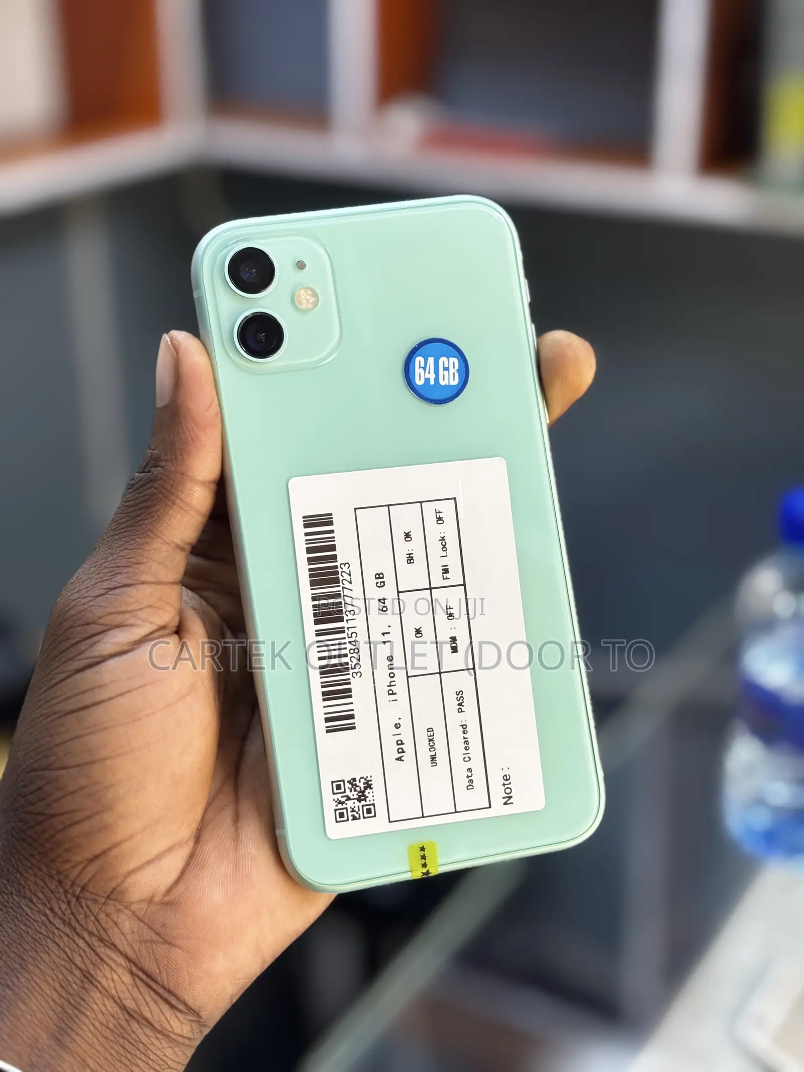 New Apple iPhone 11 64 GB Blue