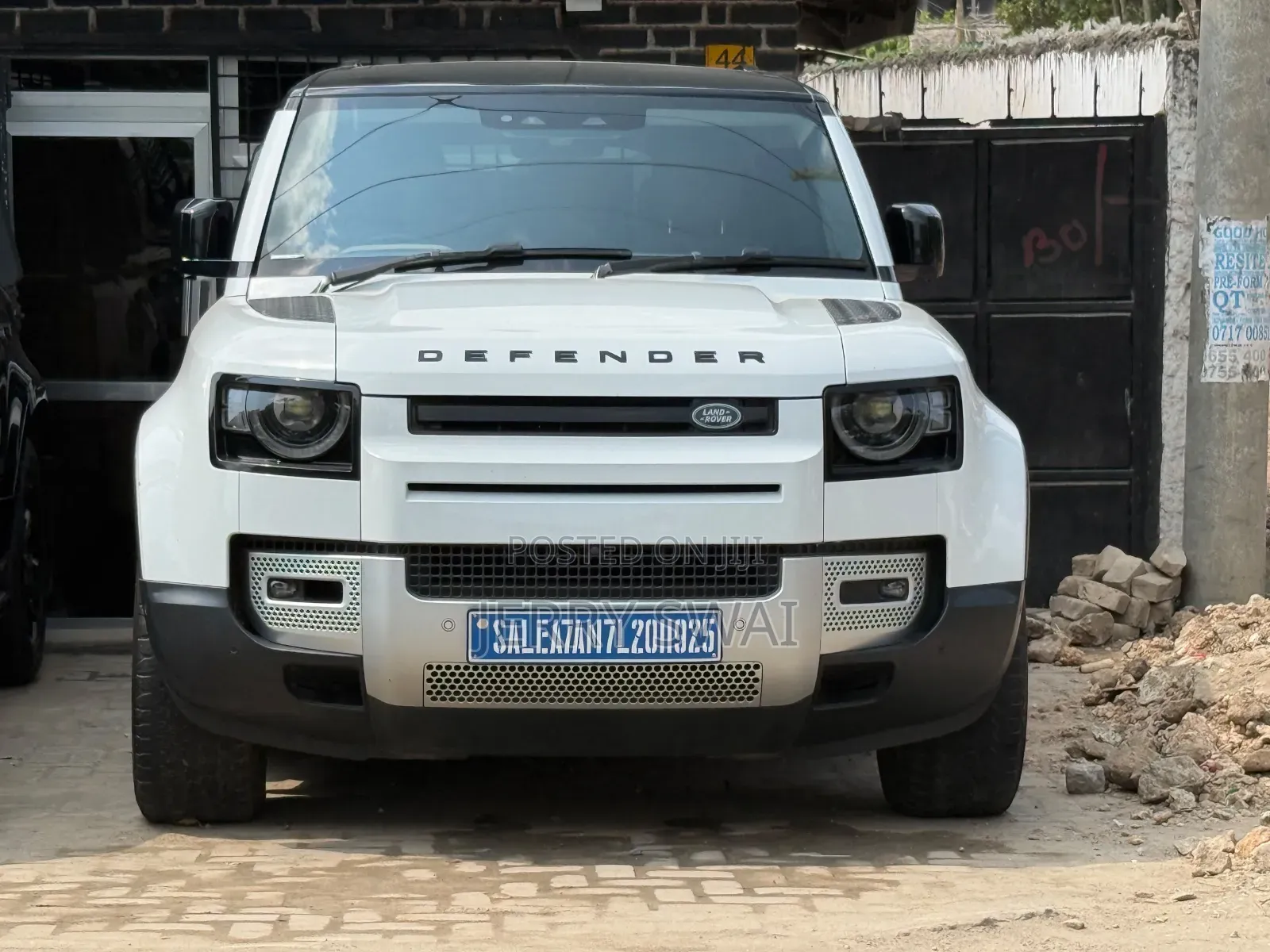 Land Rover Defender 2022 White