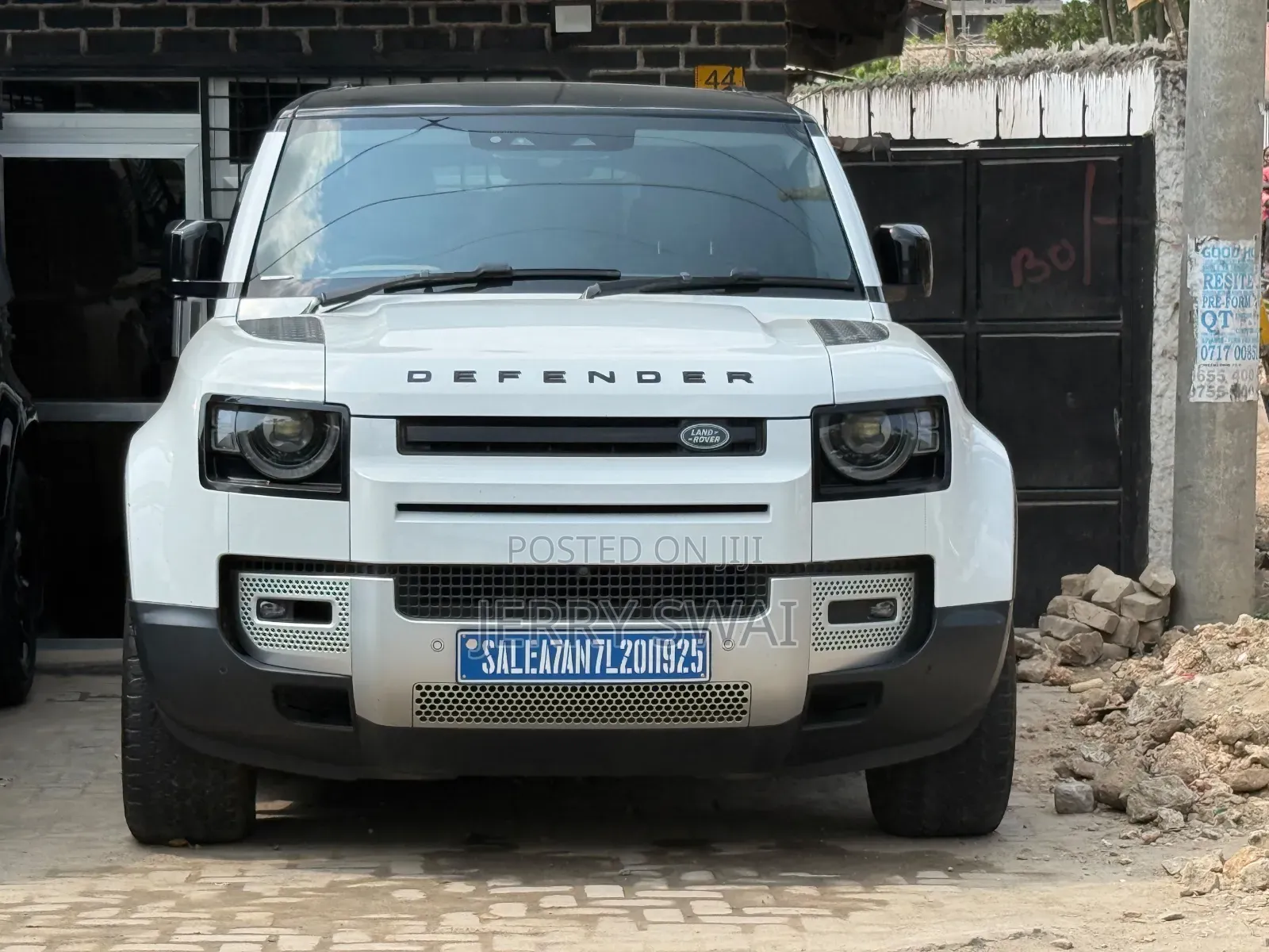 Land Rover Defender 2022 White