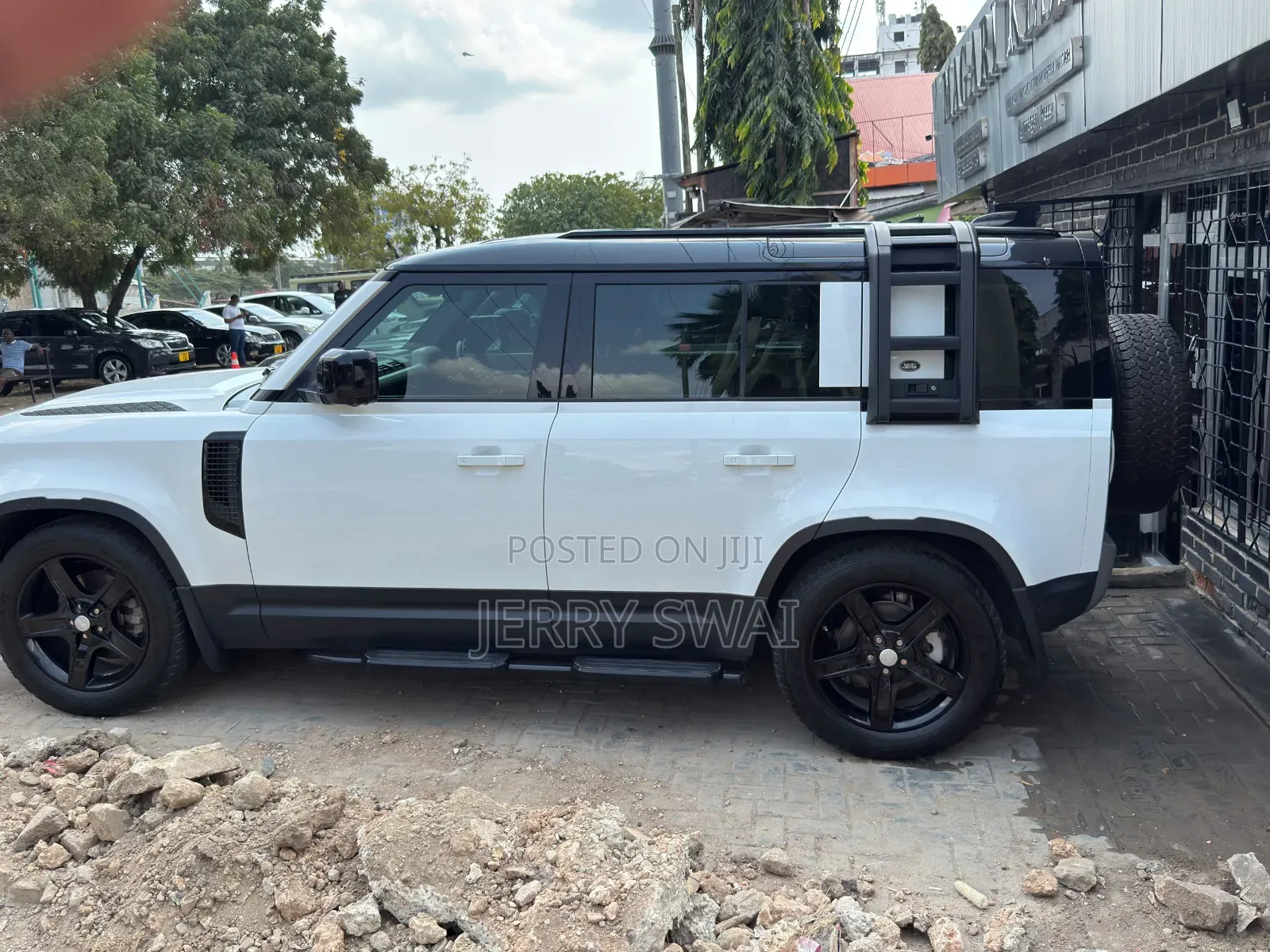 Land Rover Defender 2022 White
