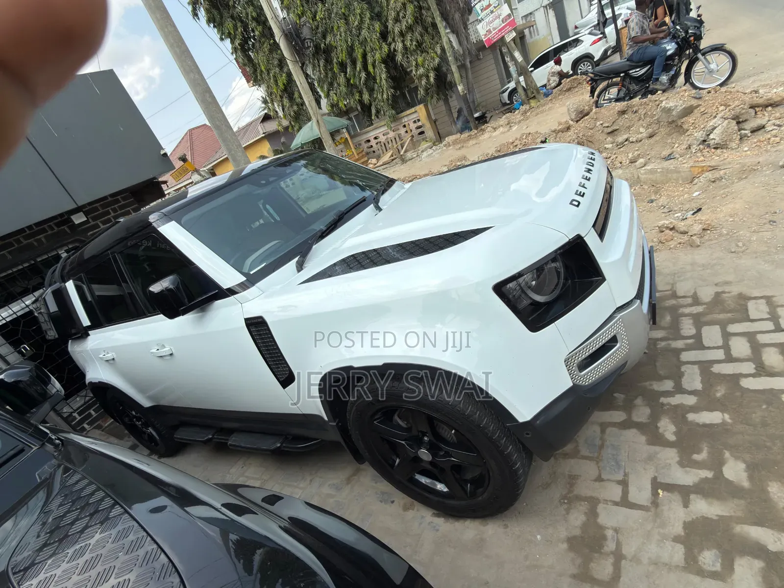 Land Rover Defender 2022 White