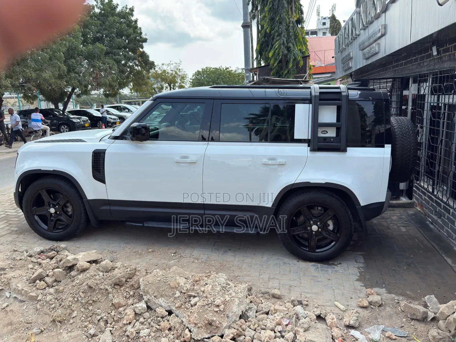 Land Rover Defender 2022 White
