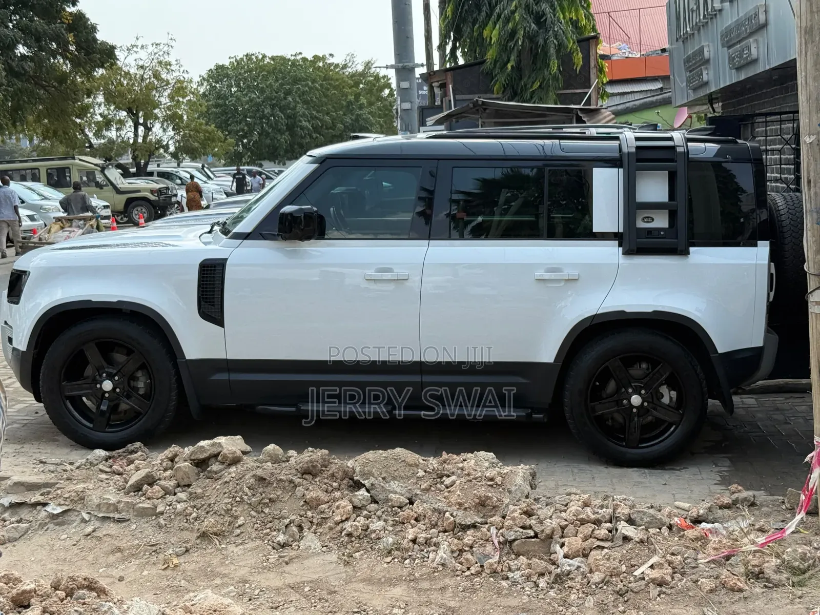 Land Rover Defender 2022 White