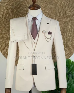 Classic Groom Off-White Wedding Suit Set