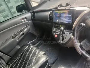 Toyota Wish 2010 Silver