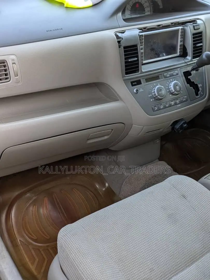 Toyota Raum 2005 Silver