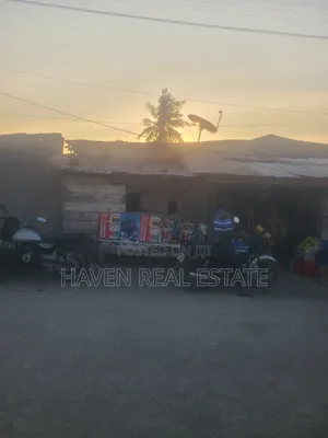 Kiwanja Kinauzwa Kinondoni