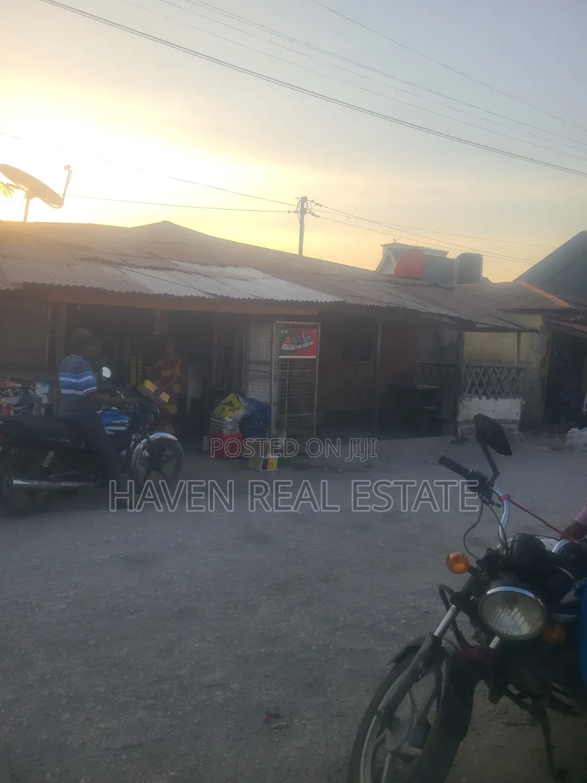 Kiwanja Kinauzwa Kinondoni
