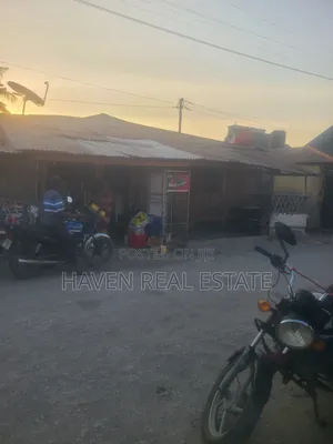 Kiwanja Kinauzwa Kinondoni