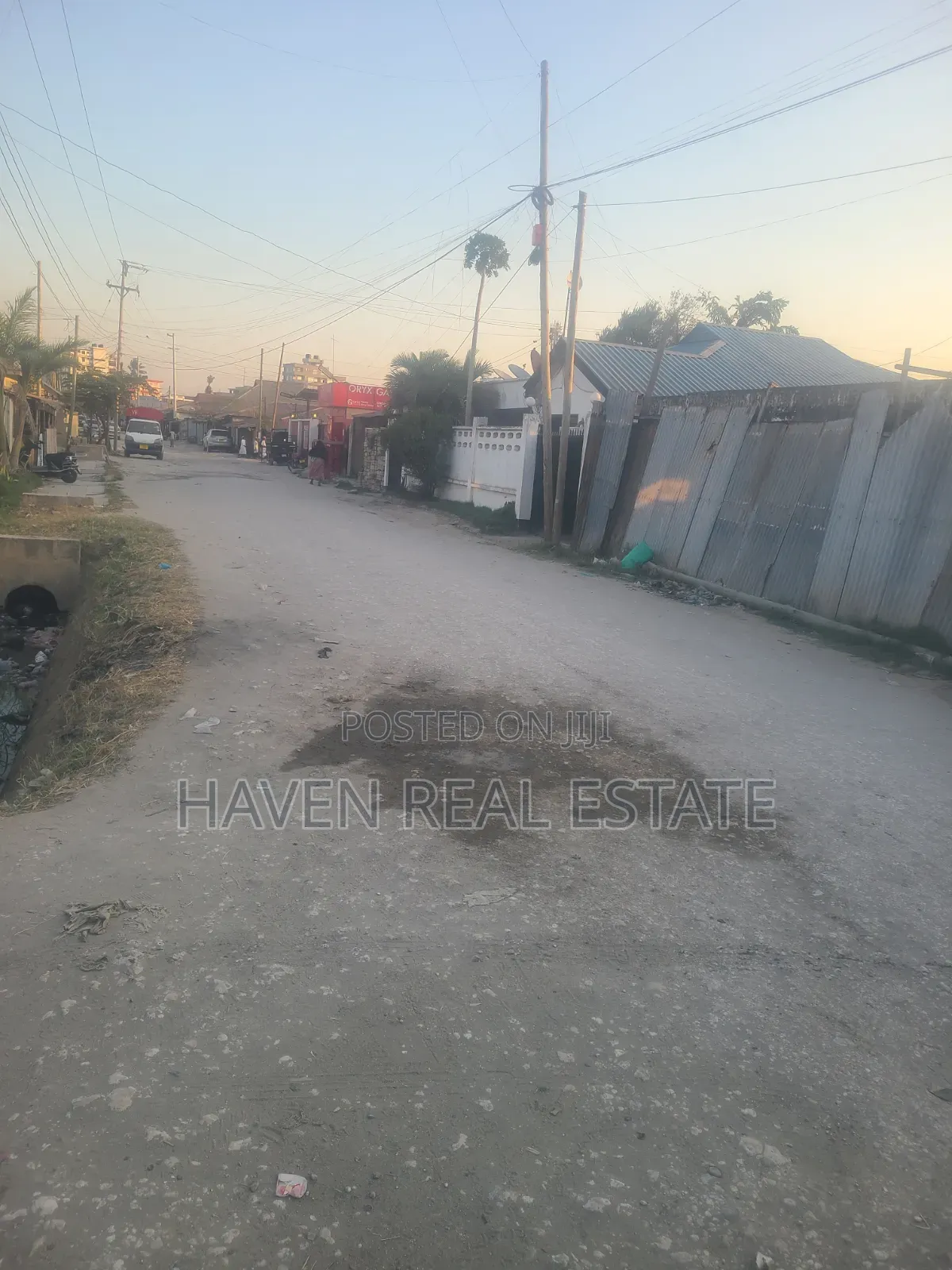 Kiwanja Kinauzwa Kinondoni