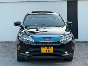 Toyota Harrier 2.0 2017 Black