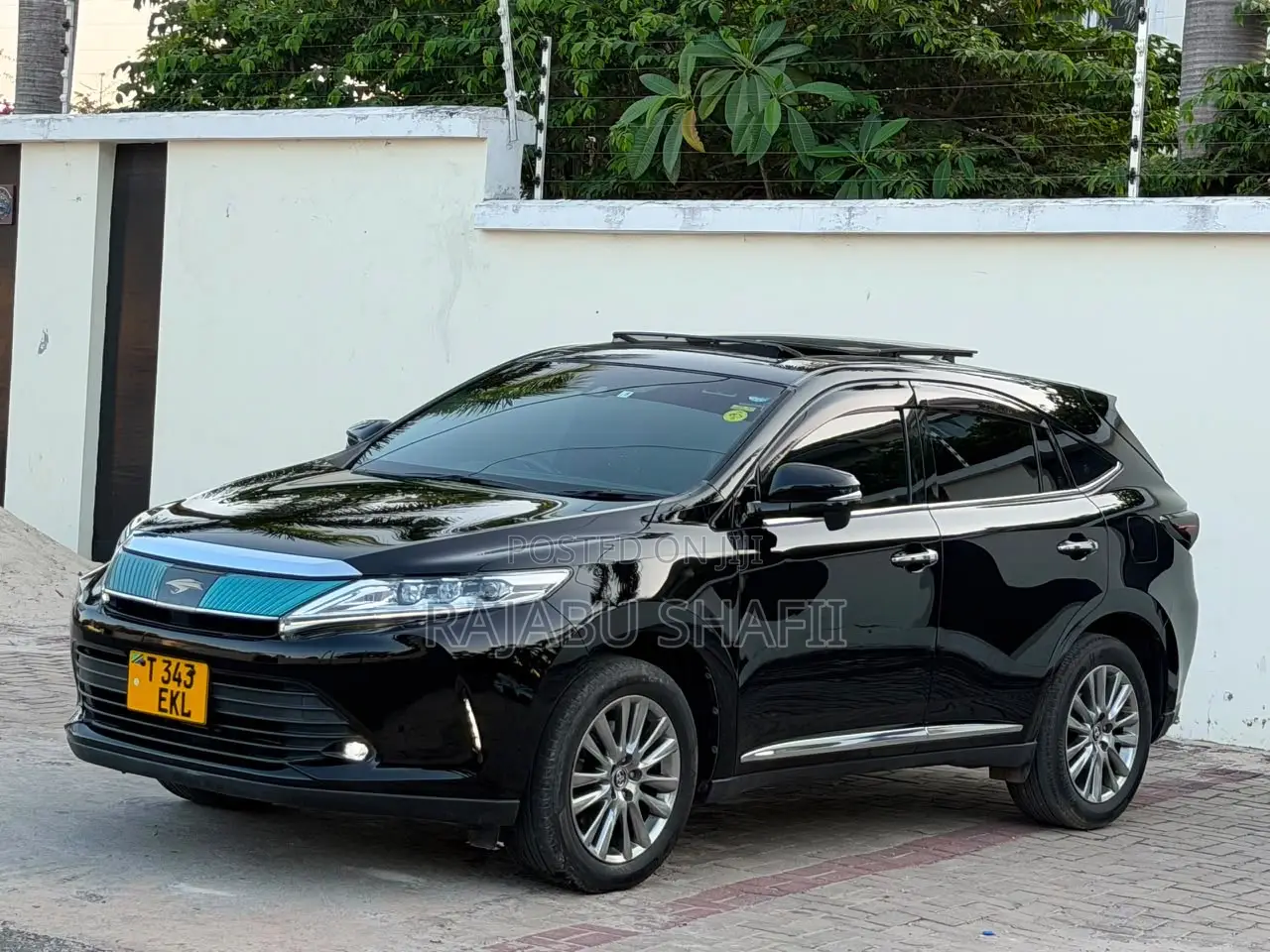 Toyota Harrier 2.0 2017 Black