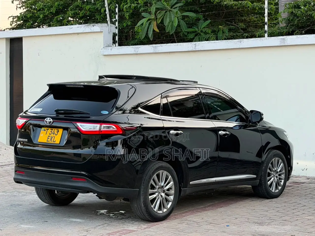 Toyota Harrier 2.0 2017 Black