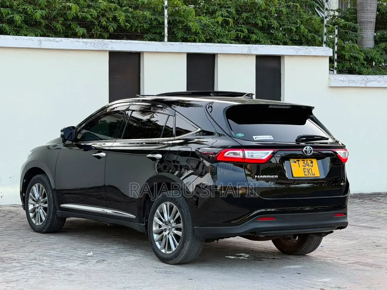 Toyota Harrier 2.0 2017 Black