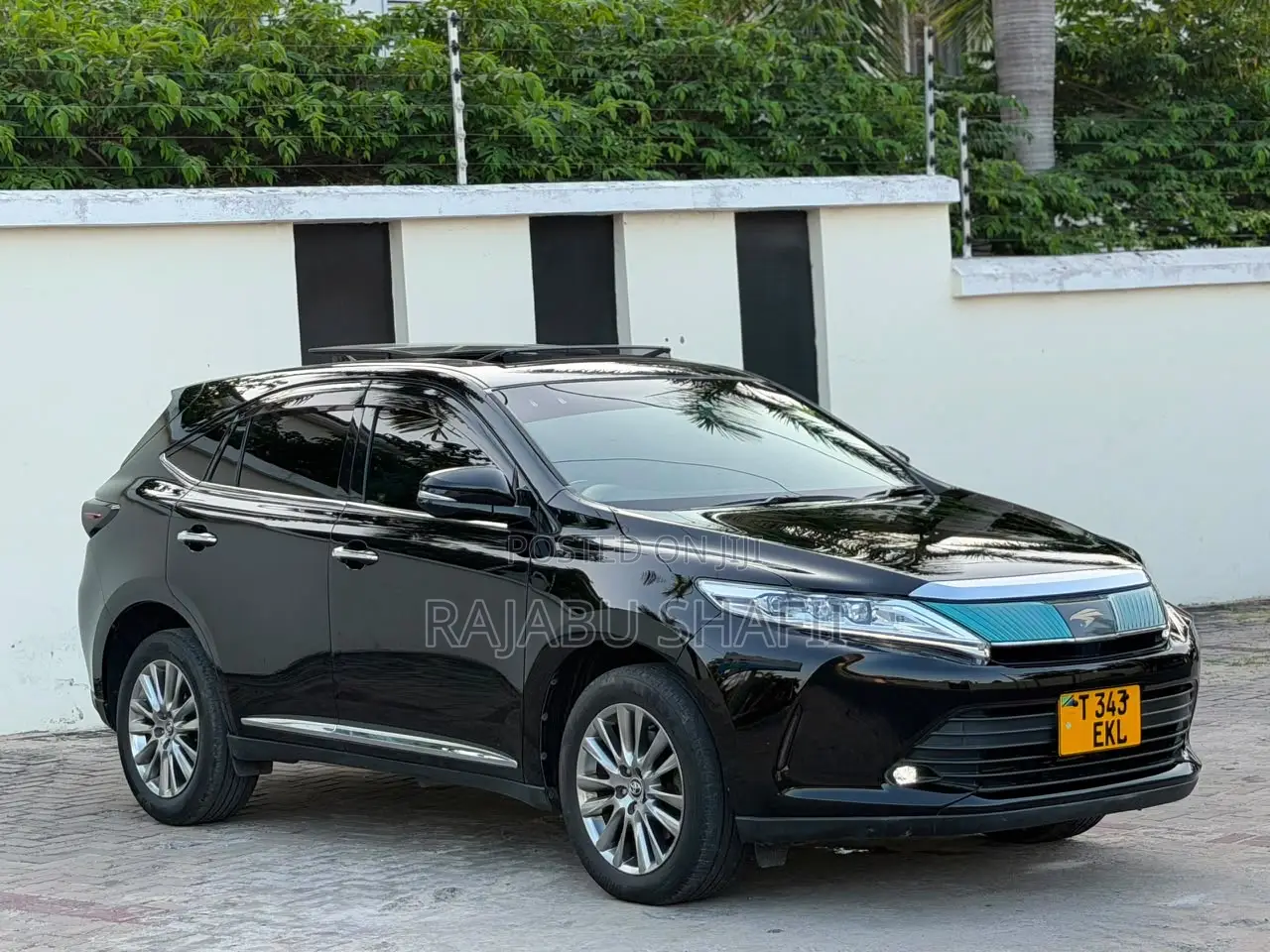 Toyota Harrier 2.0 2017 Black