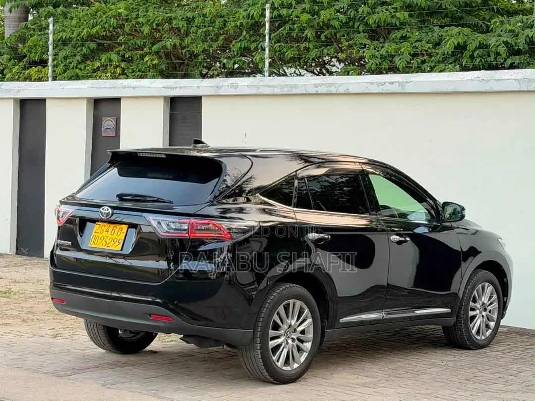Toyota Harrier 2.0 2016 Black