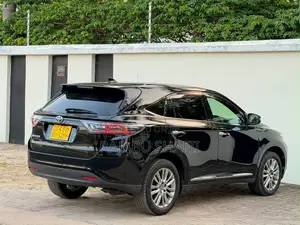 Toyota Harrier 2.0 2016 Black