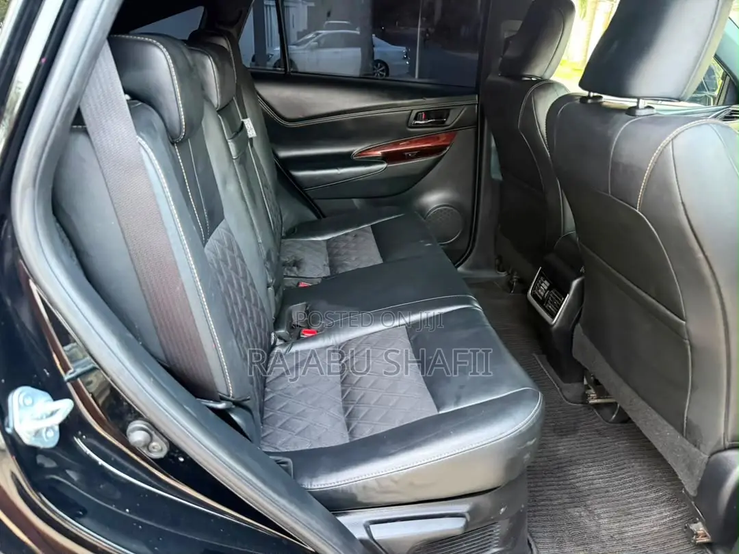 Toyota Harrier 2.0 2016 Black