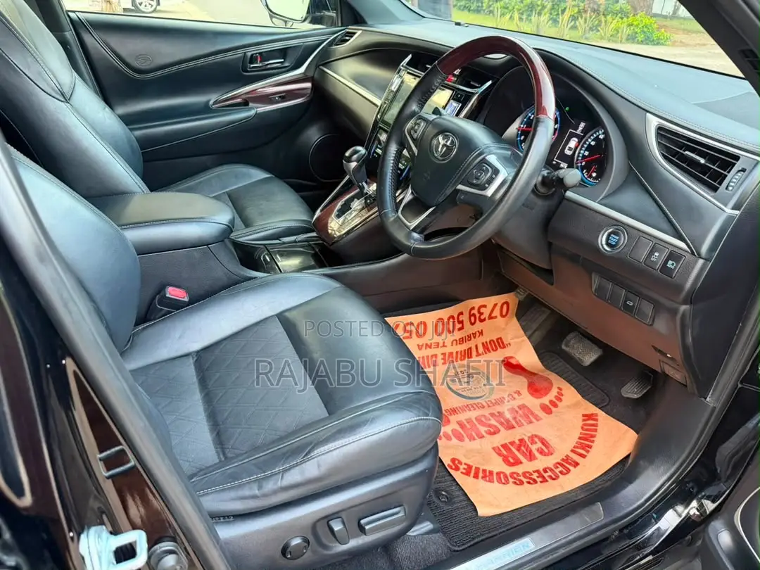 Toyota Harrier 2.0 2016 Black