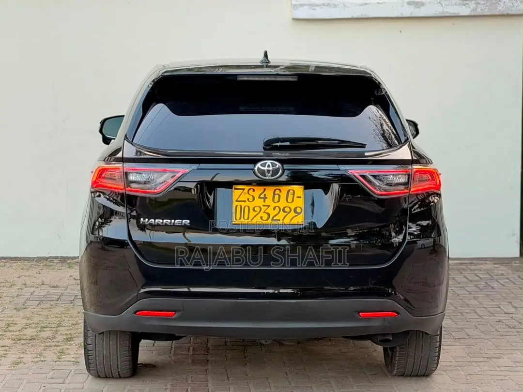 Toyota Harrier 2.0 2016 Black