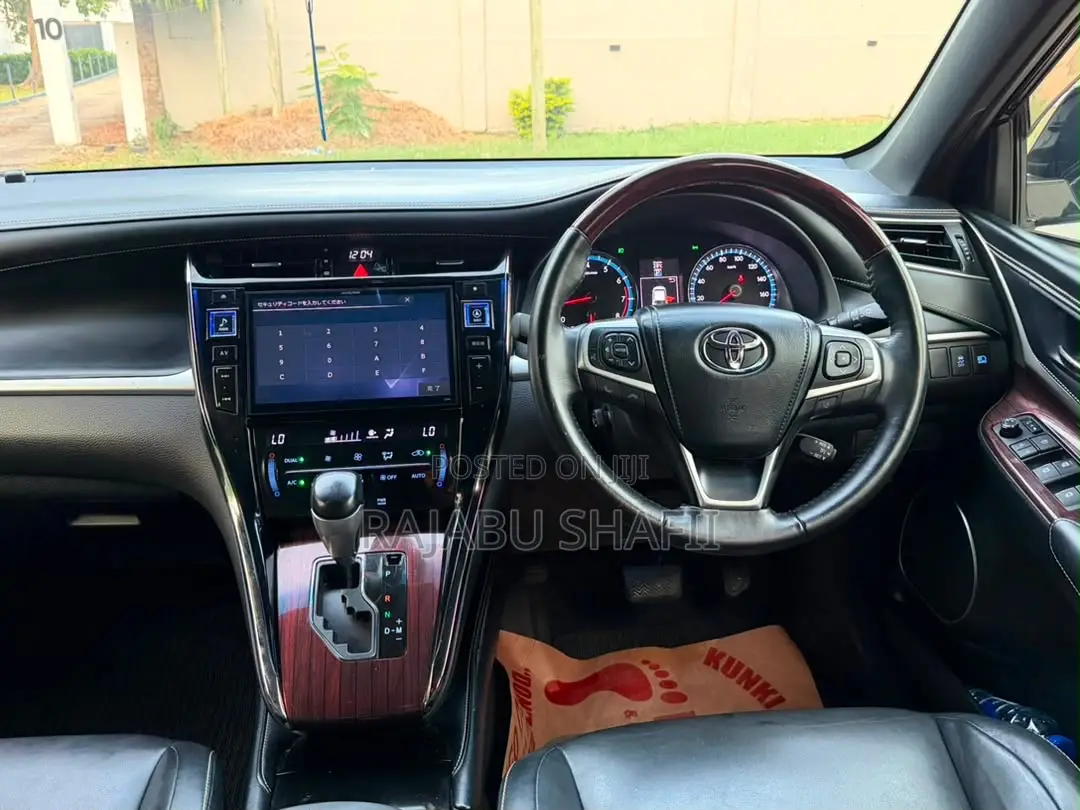 Toyota Harrier 2.0 2016 Black