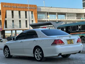 Toyota Crown 2006 White