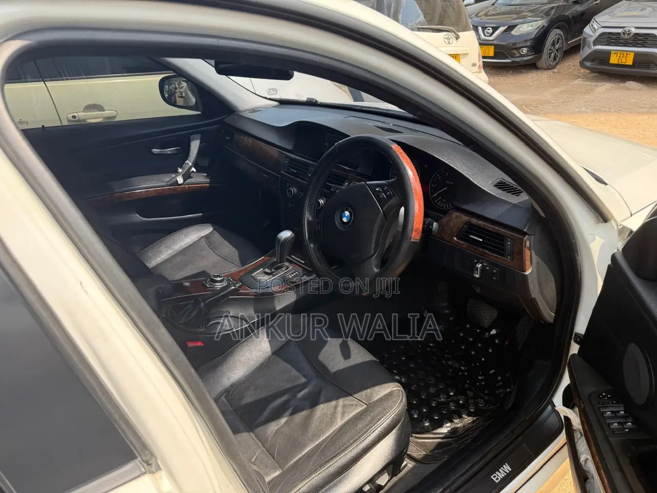 BMW 3 Series 320i RWD 2010 White