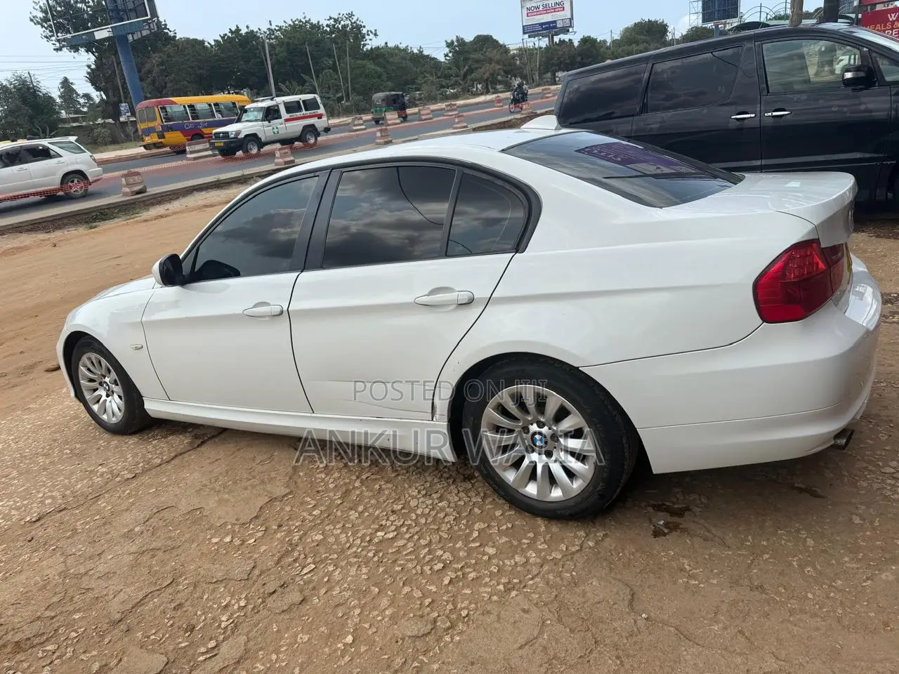 BMW 3 Series 320i RWD 2010 White