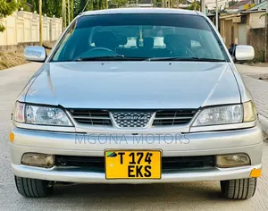 Toyota Carina 2000 Silver