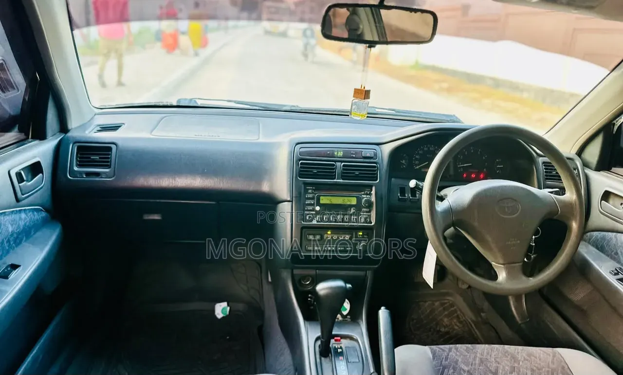 Toyota Carina 2000 Silver
