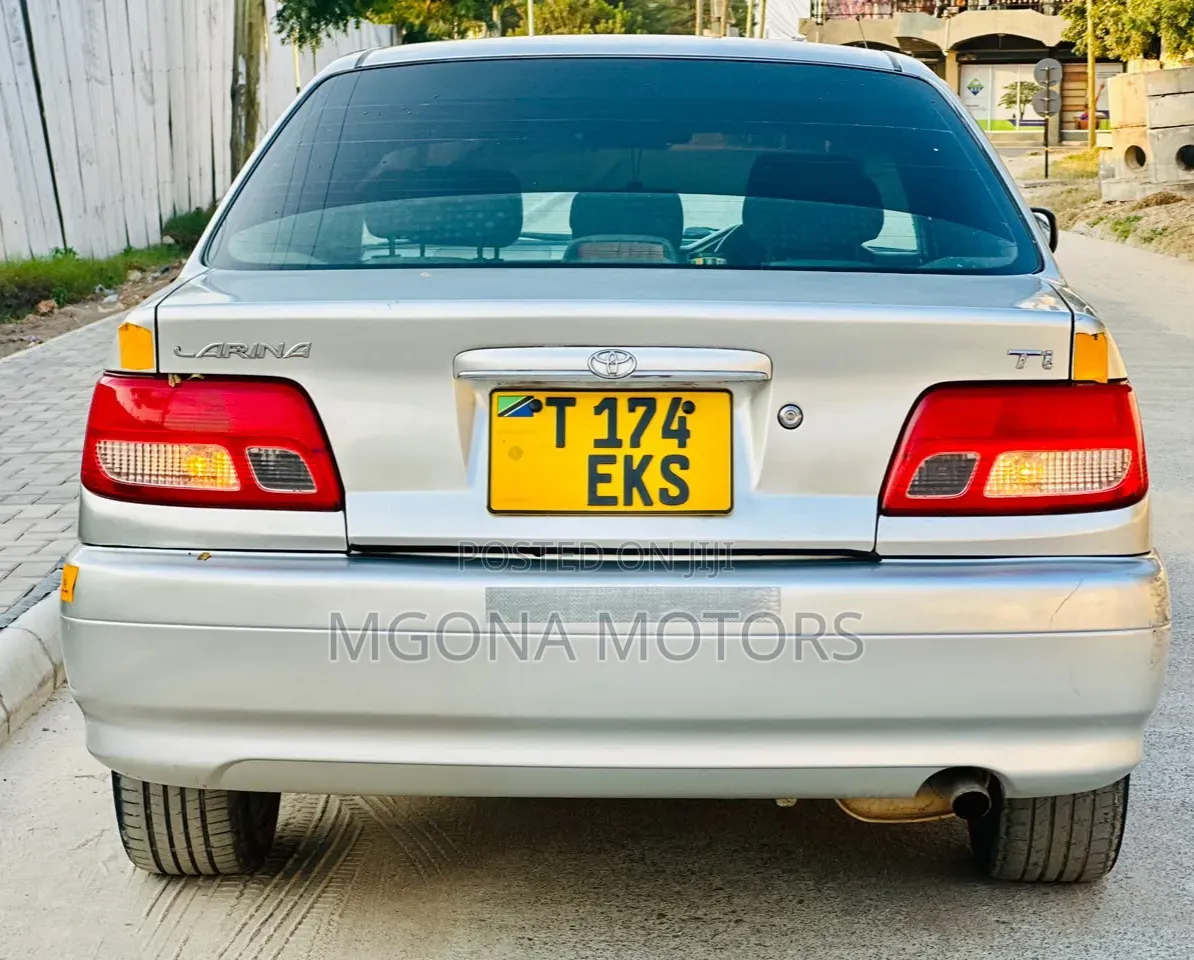 Toyota Carina 2000 Silver