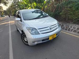 Toyota IST 2003 Silver