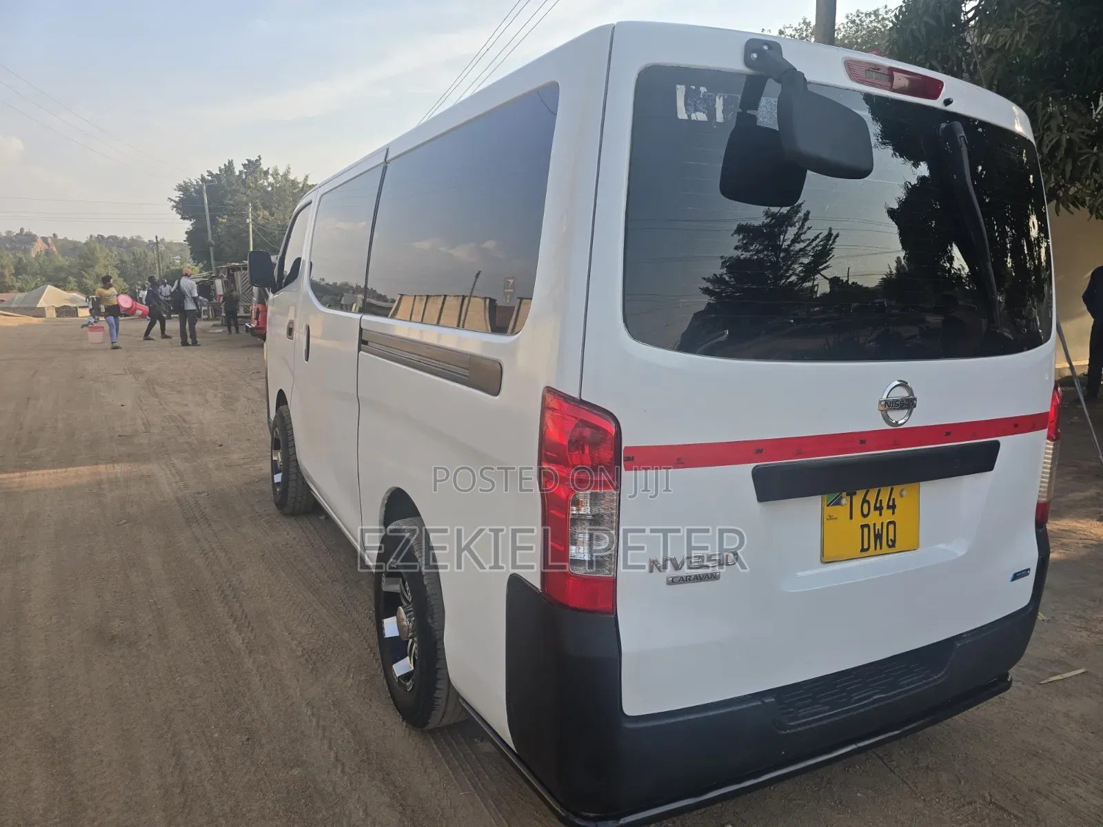 Nissan Caravan (Urvan) 2016 White