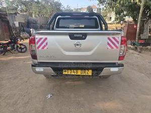 Nissan Navara 2016 Silver