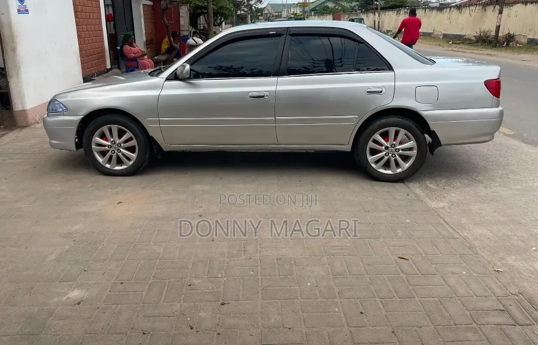 Toyota Carina 2000 Silver