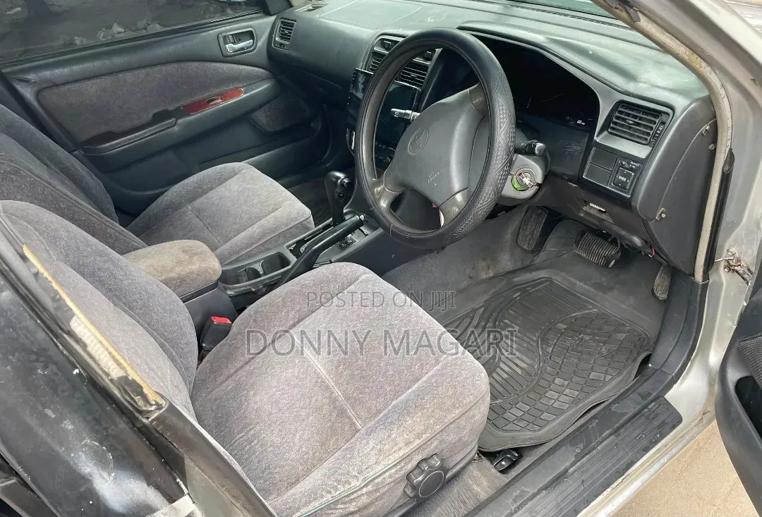 Toyota Carina 2000 Silver