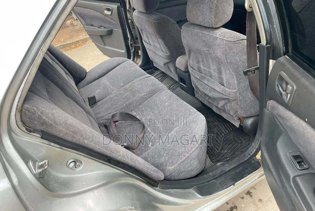 Toyota Carina 2000 Silver