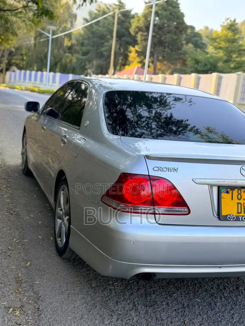 Toyota Crown 2006 Silver