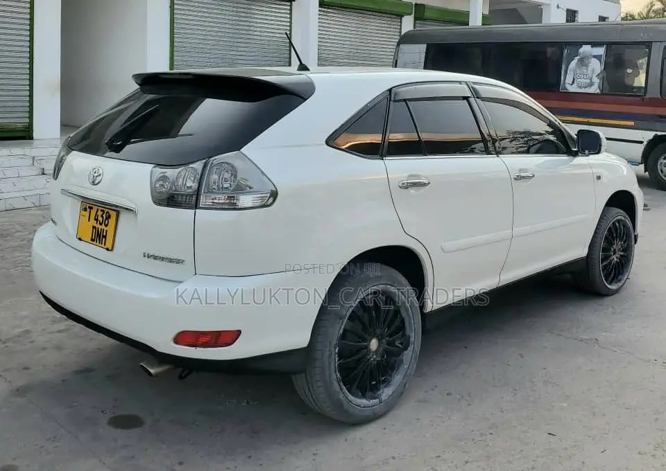 Toyota Harrier 2006 White