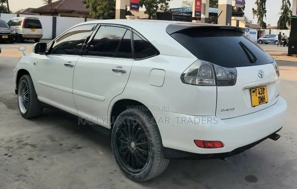 Toyota Harrier 2006 White