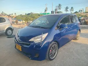Toyota Ractis 1.3 FWD 2010 Blue