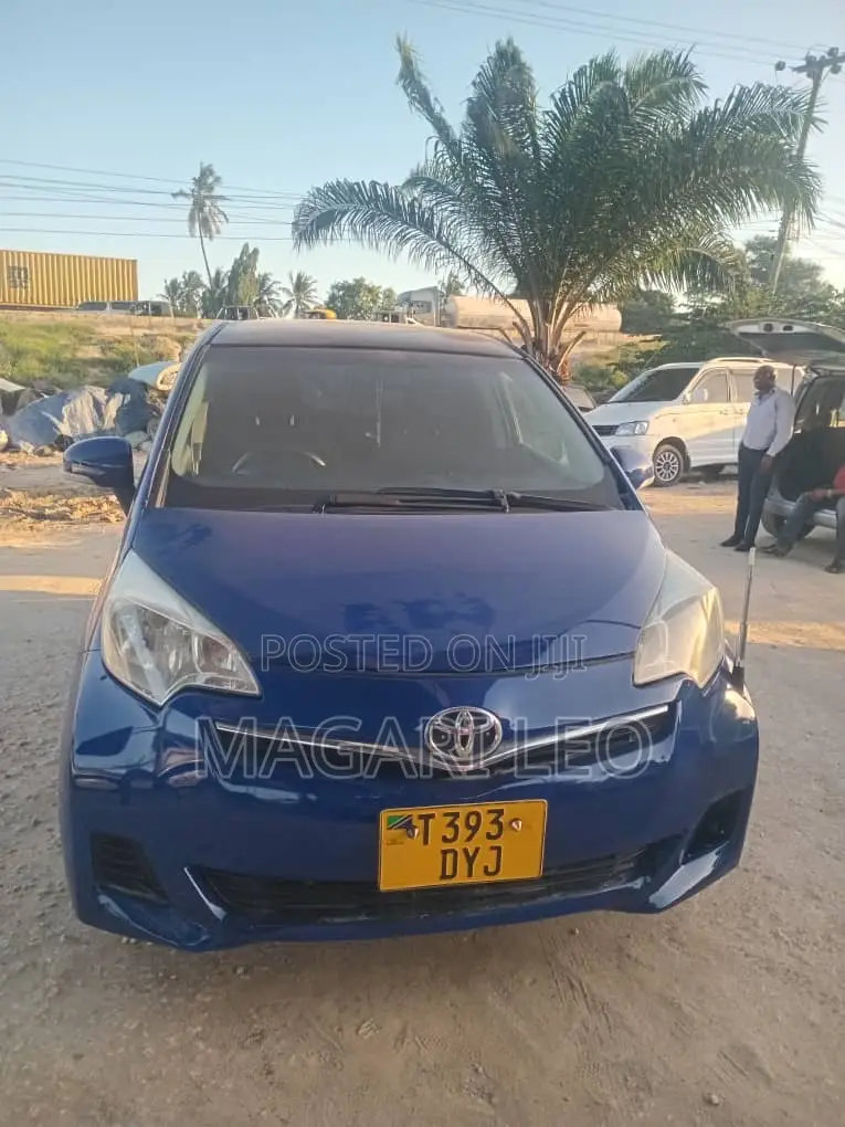 Toyota Ractis 1.3 FWD 2010 Blue
