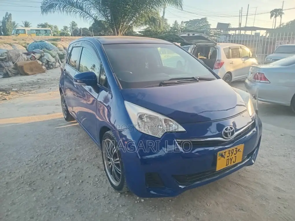 Toyota Ractis 1.3 FWD 2010 Blue