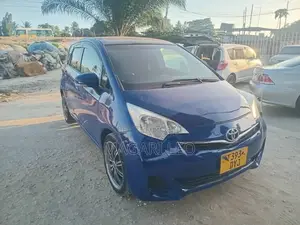 Toyota Ractis 1.3 FWD 2010 Blue