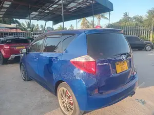 Toyota Ractis 1.3 FWD 2010 Blue