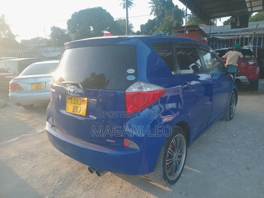 Toyota Ractis 1.3 FWD 2010 Blue