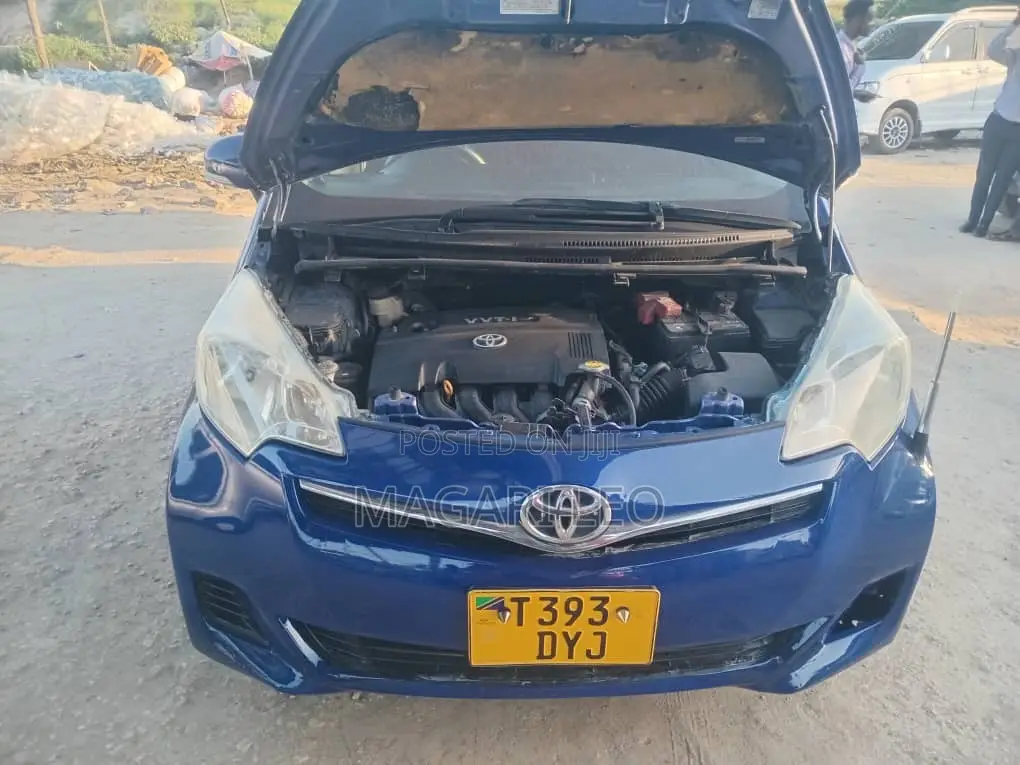 Toyota Ractis 1.3 FWD 2010 Blue