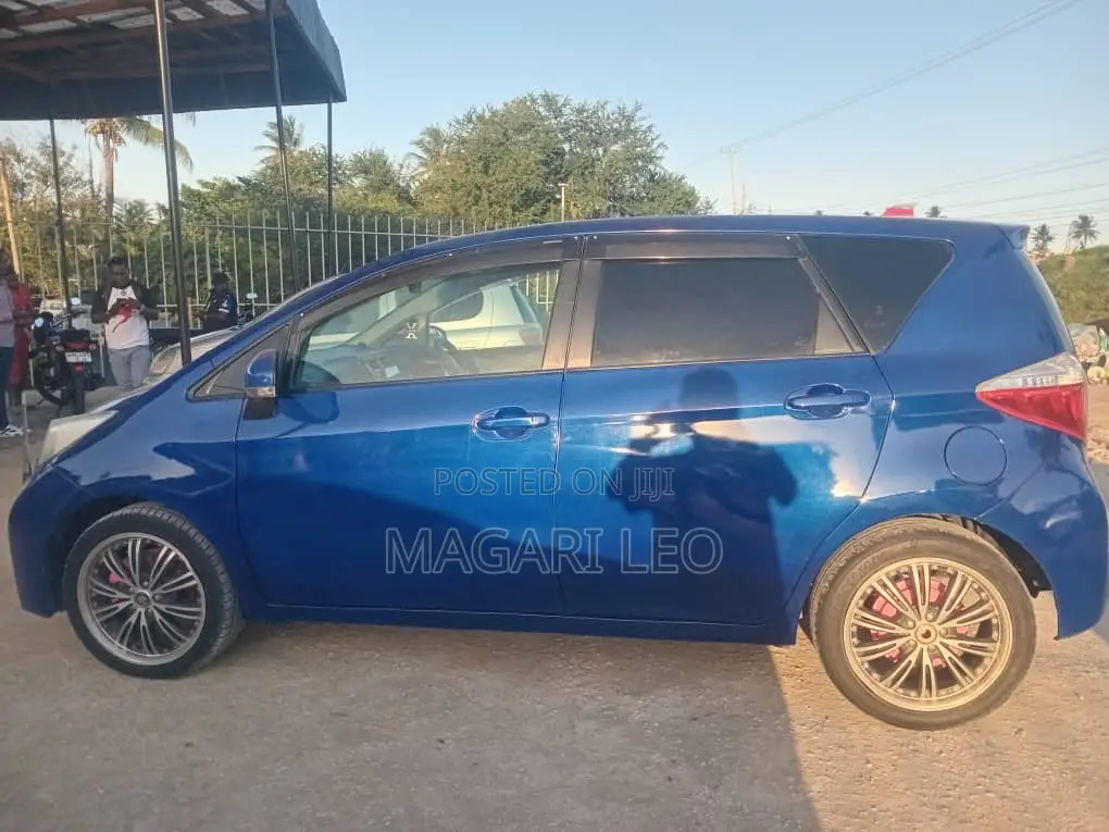Toyota Ractis 1.3 FWD 2010 Blue