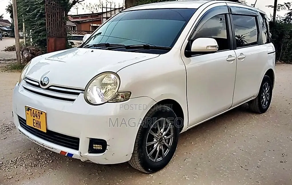Toyota Sienta 1.5 FWD 2005 White